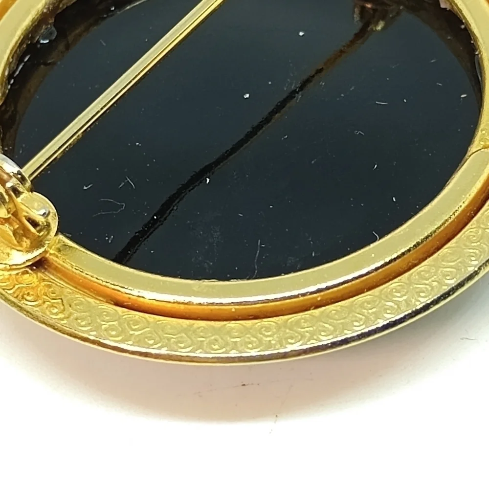 * vintage Victorian cameo black glass intaglio pin brooch